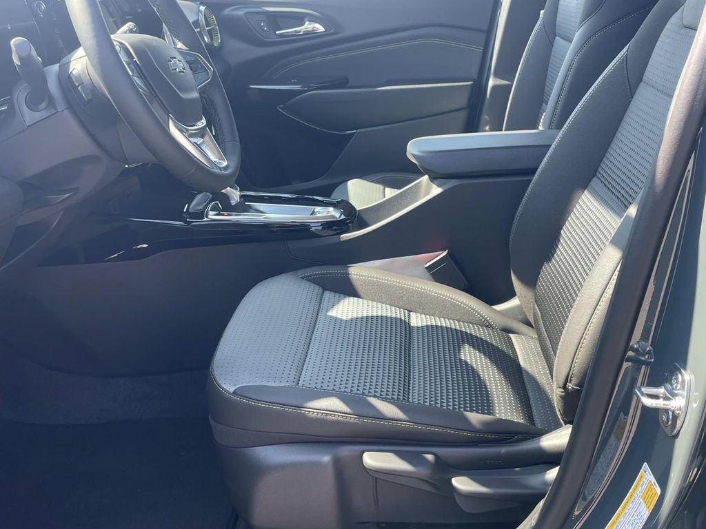 New 2026 Chevrolet Trax LT w/ Driver Confidence Package FWD image 16
