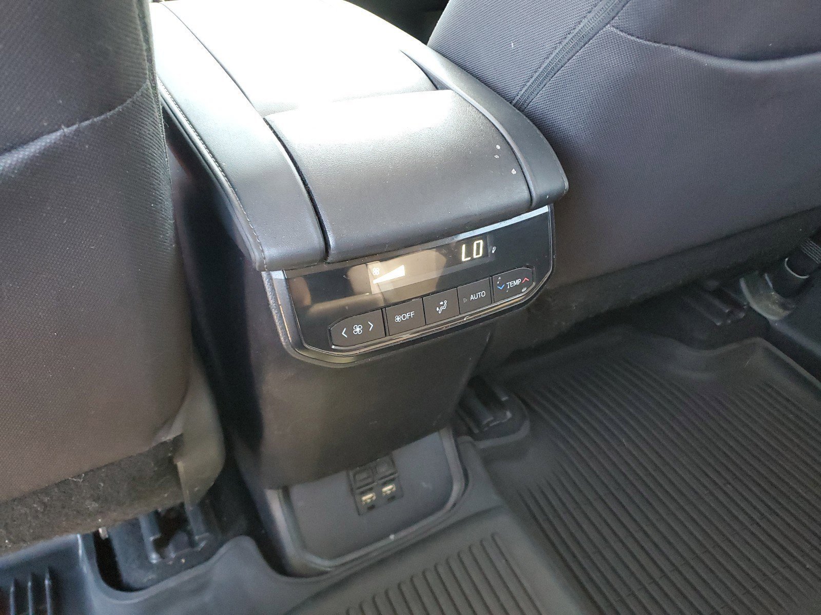 Used 2020 Toyota Highlander L image 15