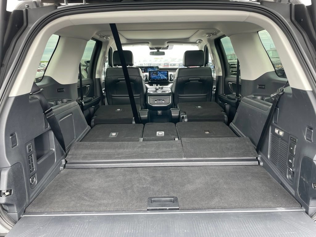 Used 2025 Ford Expedition Platinum AWD/4WD image 39