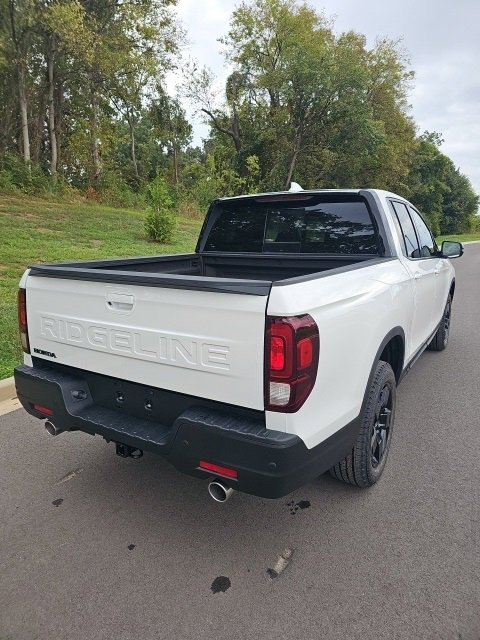 New 2026 Honda Ridgeline Black Edition image 2