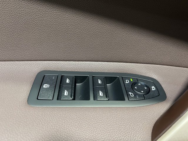 Used 2025 BMW iX xDrive50 image 23