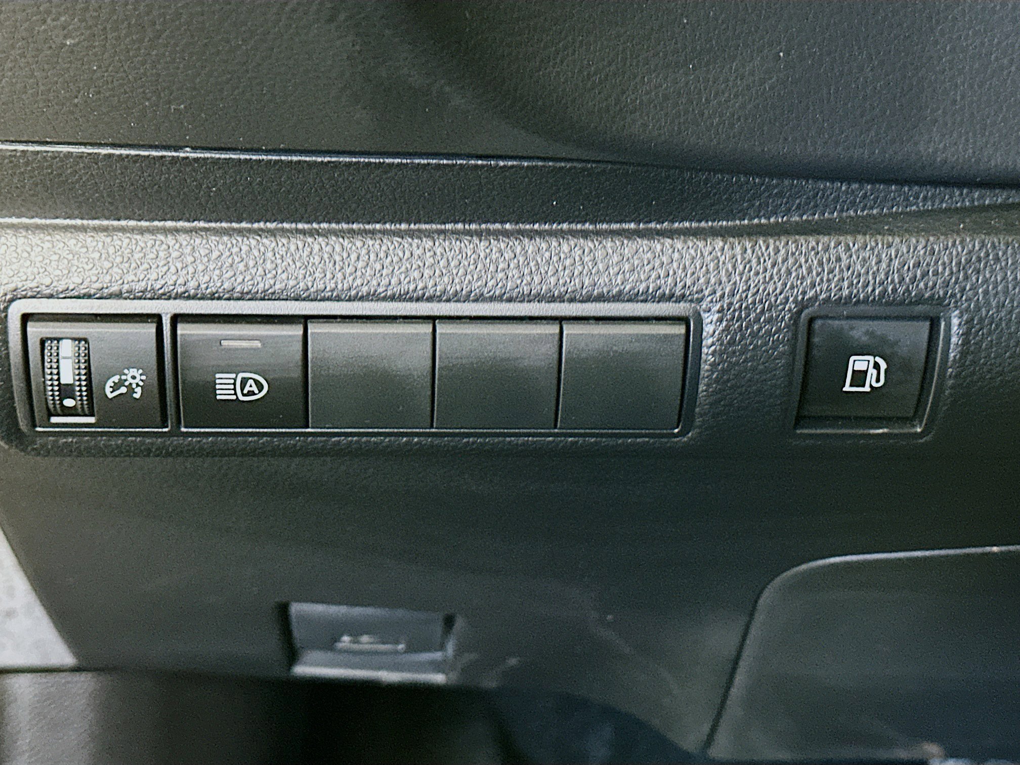 Used 2024 Toyota Corolla LE w/ LE Convenience Package image 17