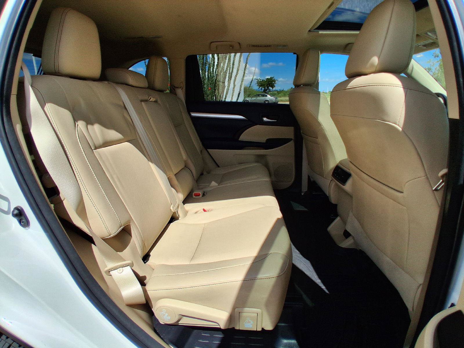 Certified 2017 Toyota Highlander XLE FWD image 25
