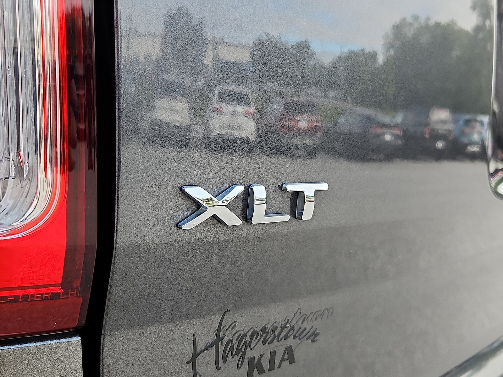 Used 2015 Ford Explorer XLT w/ Equipment Group 202B AWD/4WD image 31
