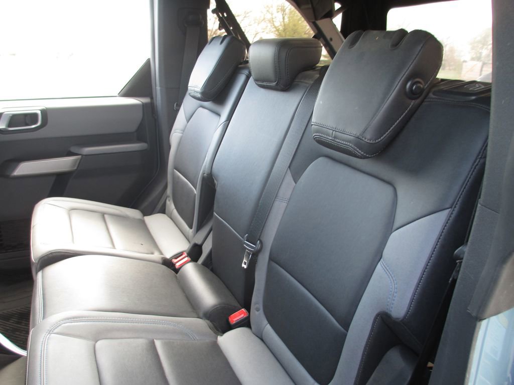 Used 2022 Ford Bronco Black Diamond w/ Sasquatch Package image 19