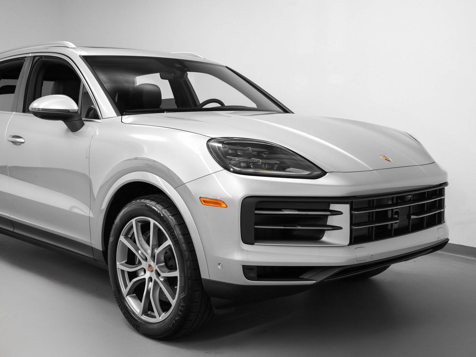 Used 2025 Porsche Cayenne image 9