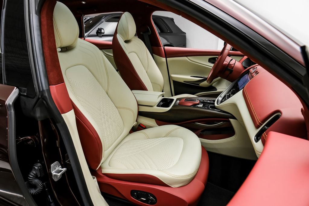 Used 2022 Aston Martin DBX AWD/4WD image 38