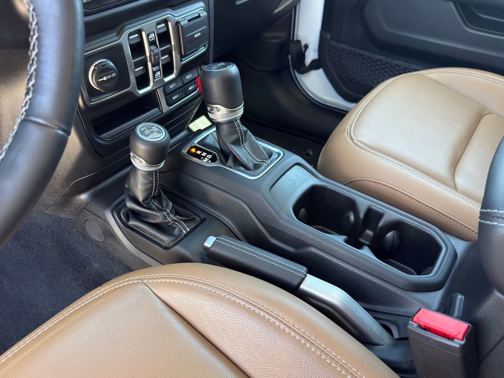 Used 2022 Jeep Wrangler Unlimited Sahara w/ Cold Weather Group image 23