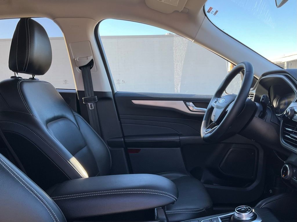 Certified 2022 Ford Escape SEL w/ Technology Package image 40