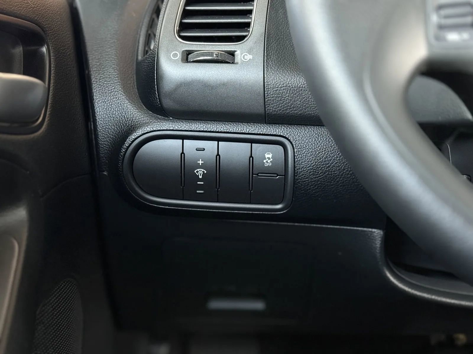 Used 2017 Kia Forte LX w/ Option Group 020 image 24