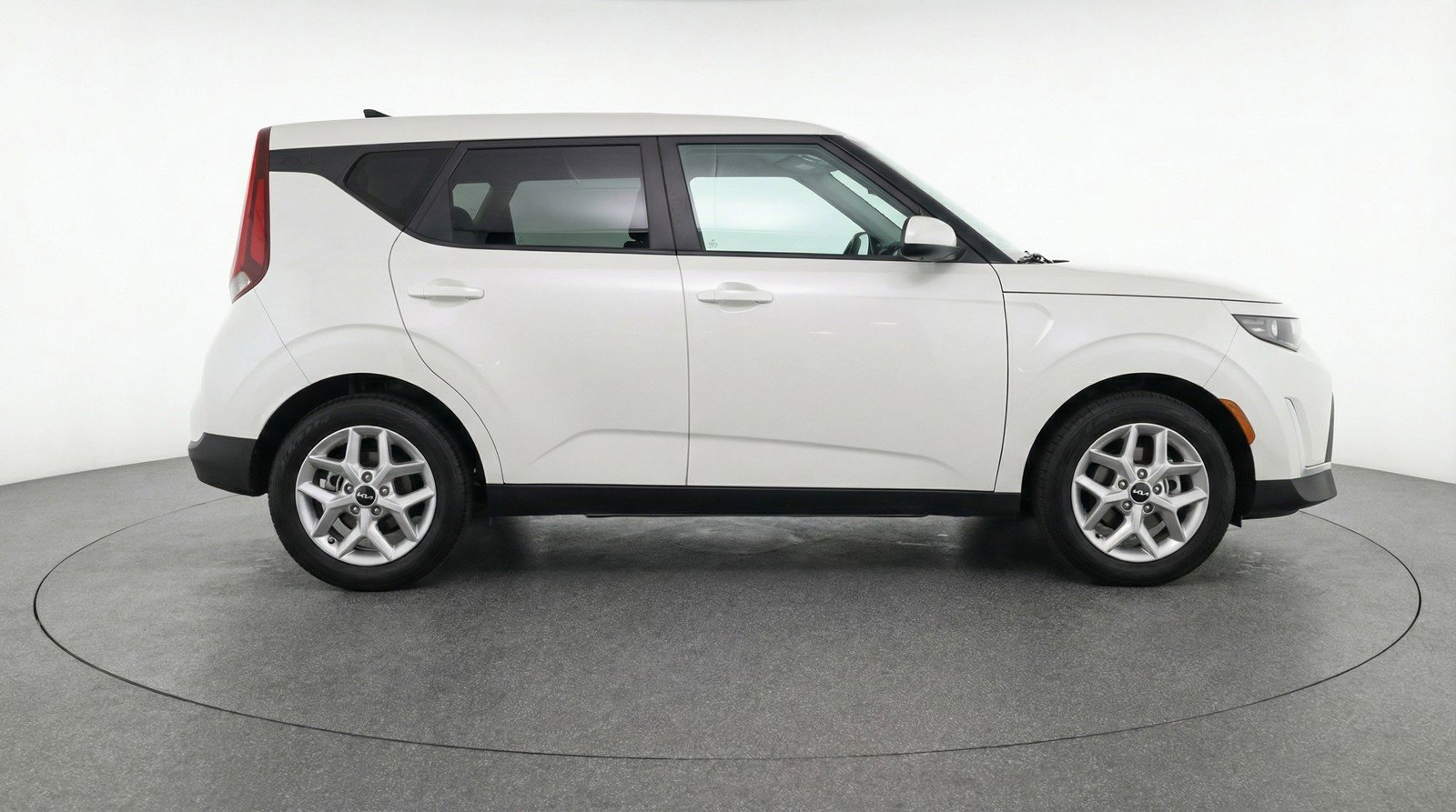Used 2025 Kia Soul LX w/ LX Technology Package FWD image 11