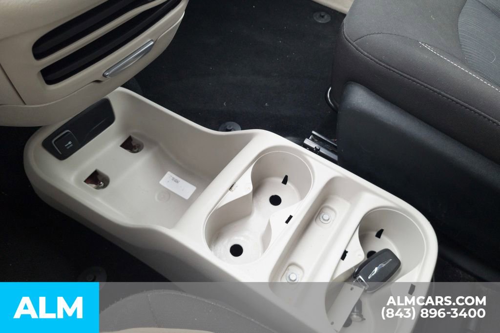 Used 2023 Chrysler Voyager LX image 11