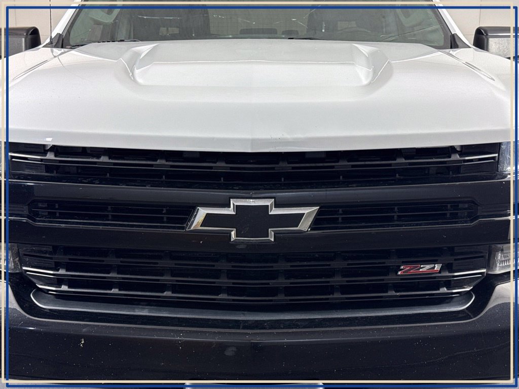 Used 2021 Chevrolet Silverado 1500 LT Trail Boss w/ LPO, Dark Essentials Package AWD/4WD image 4