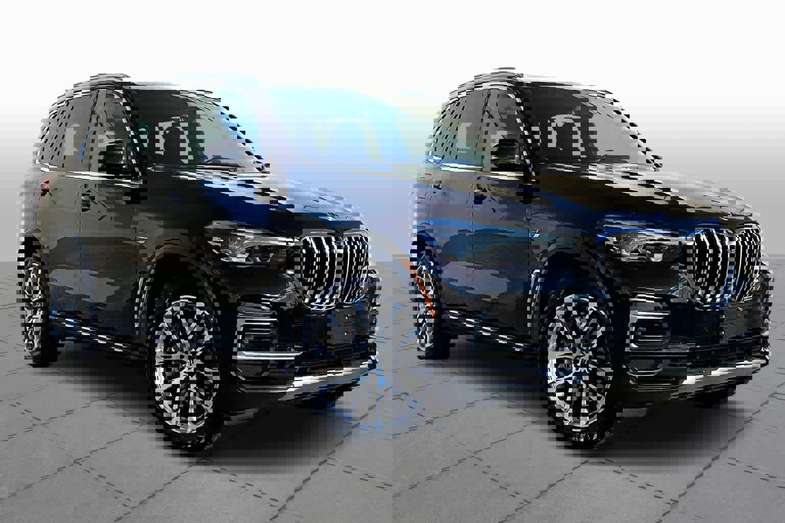 Used 2023 BMW X5 xDrive45e image 2