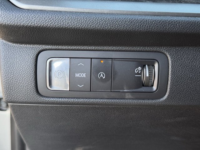 Used 2025 Chevrolet Traverse LT FWD image 22