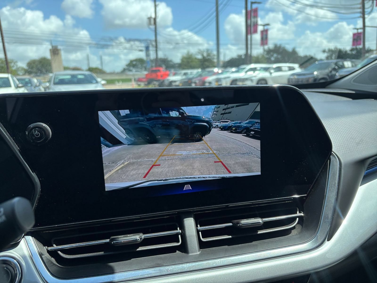 Used 2025 Chevrolet Trax LT FWD image 18