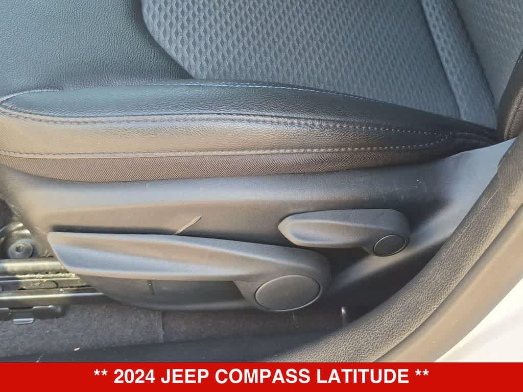 Used 2024 Jeep Compass Latitude AWD/4WD image 17