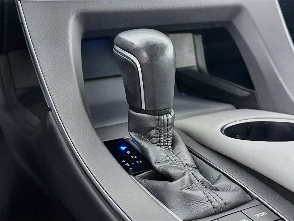 Certified 2021 Toyota Avalon XLE w/ Moonroof Package FWD image 10