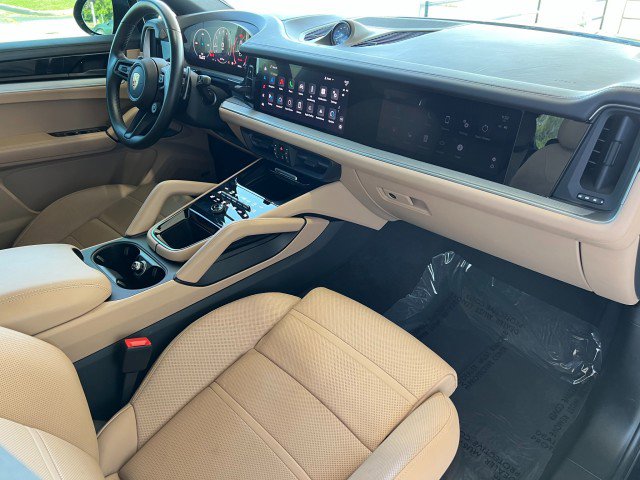 Used 2024 Porsche Cayenne Coupe image 15