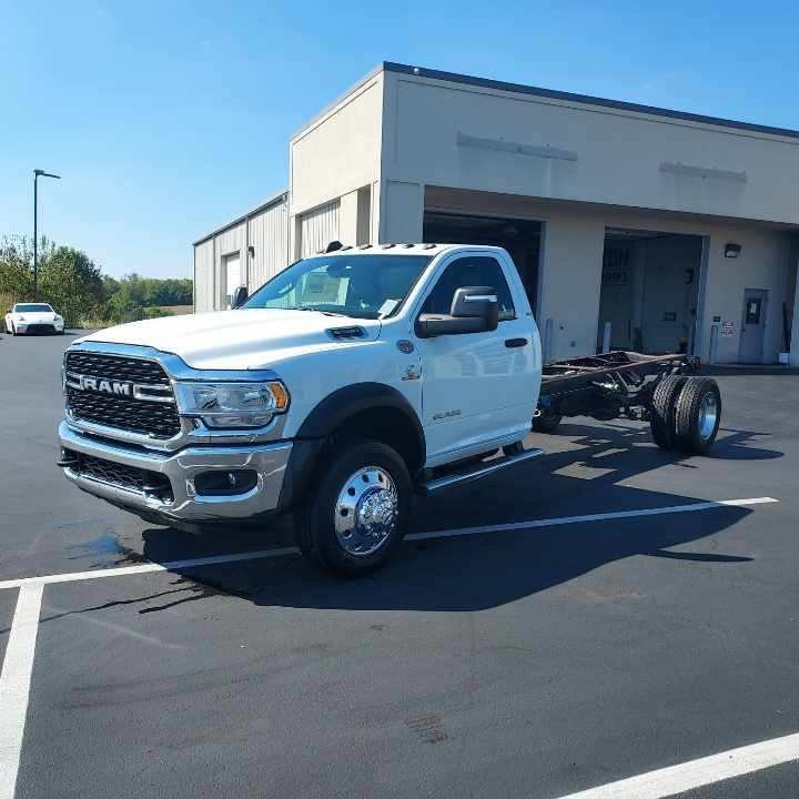 New 2024 RAM 5500 SLT w/ Quick Order Package 2YG SLT