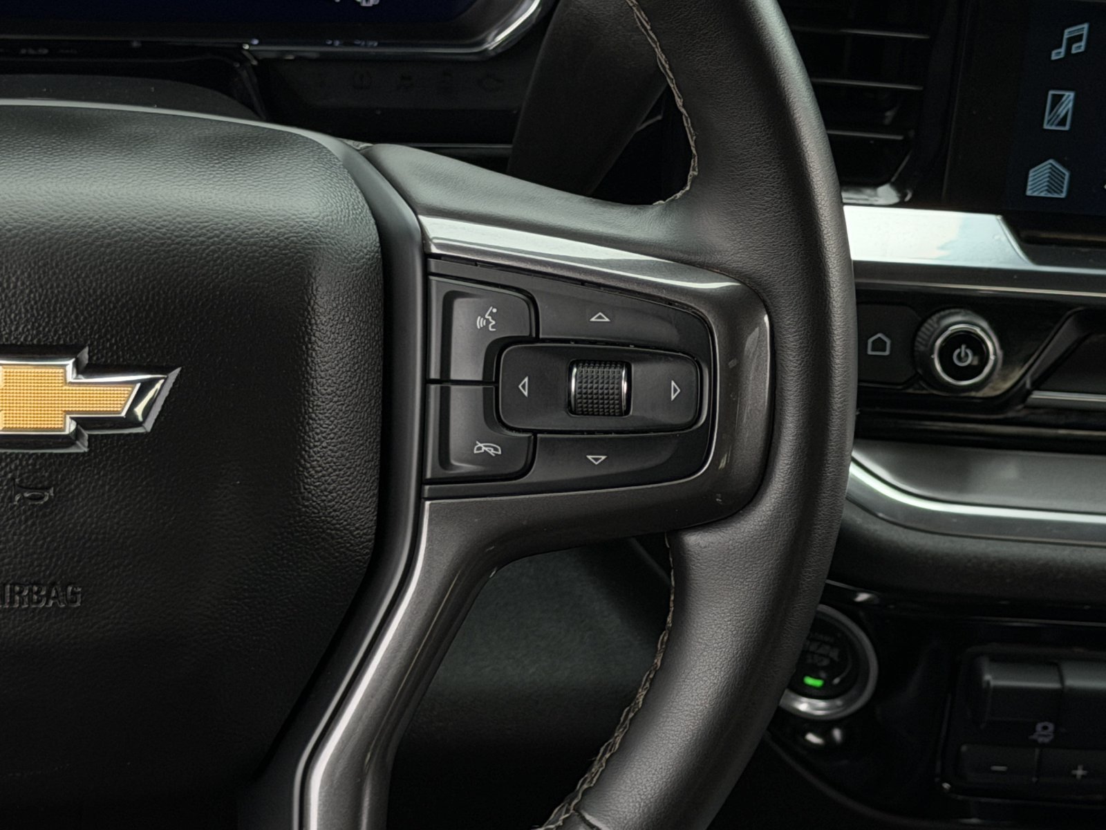 Used 2025 Chevrolet Silverado 3500 High Country w/ Technology Package AWD/4WD image 19