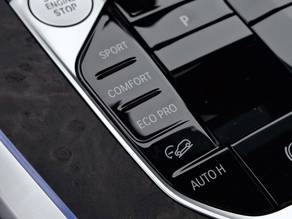 Used 2026 BMW X5 xDrive40i w/ M Sport Package image 27