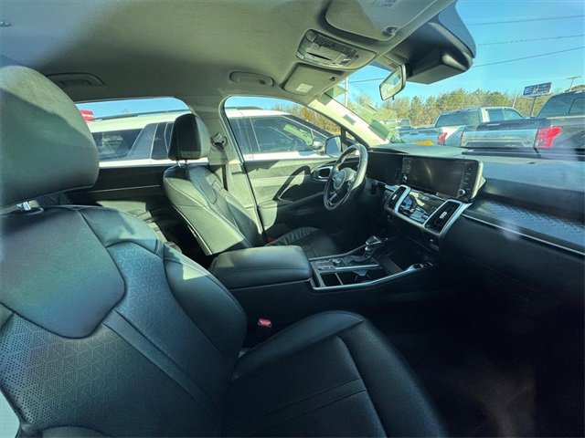 Used 2023 Kia Sorento S image 3
