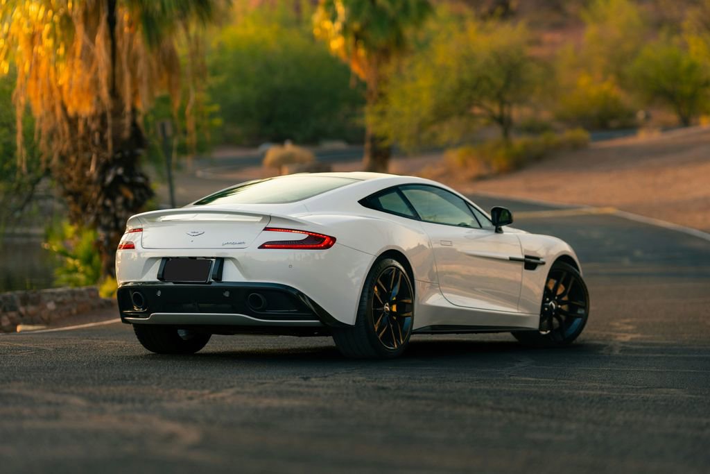 Used 2015 Aston Martin Vanquish Coupe image 14