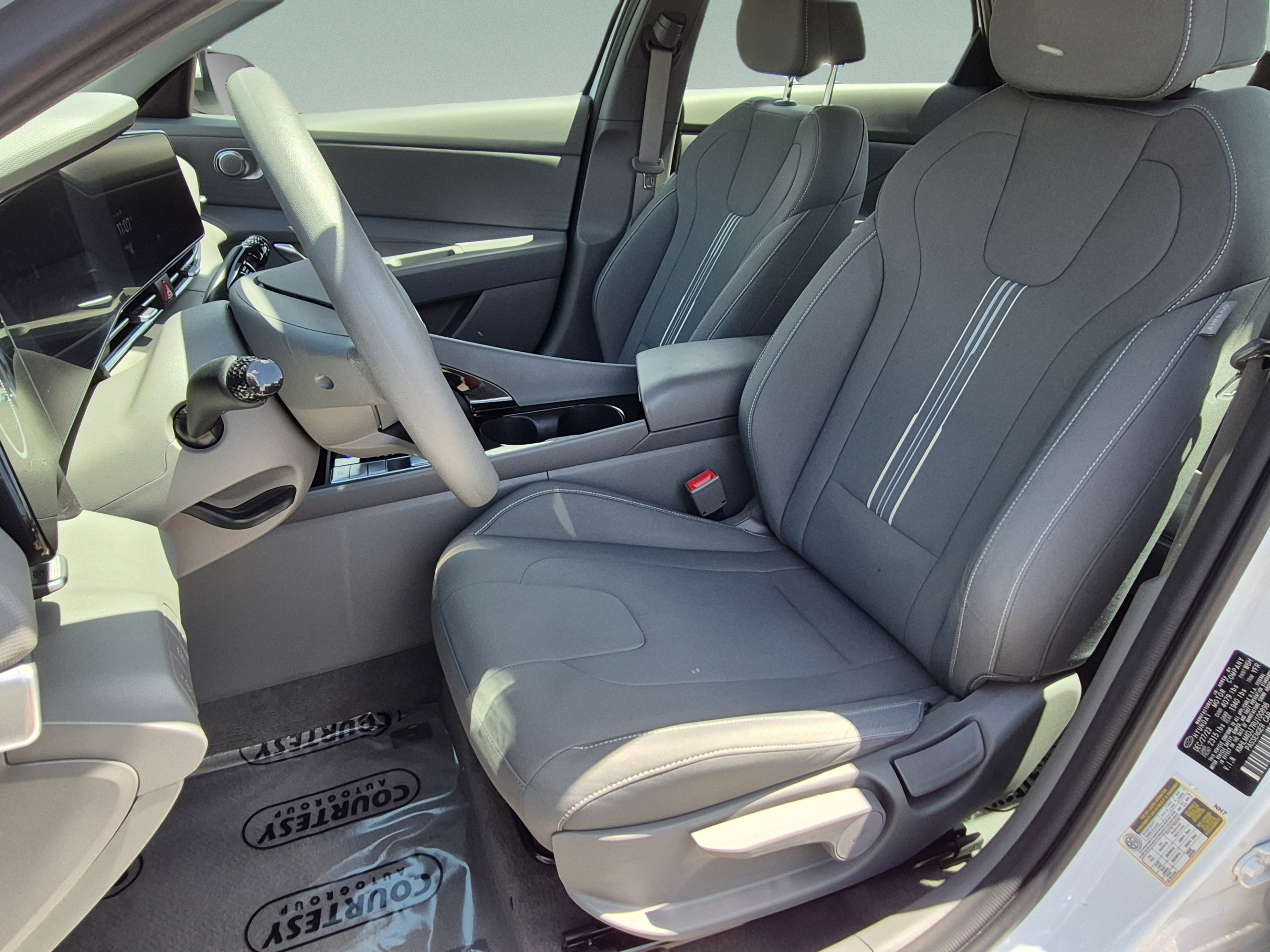 Certified 2024 Hyundai Elantra Blue FWD image 18