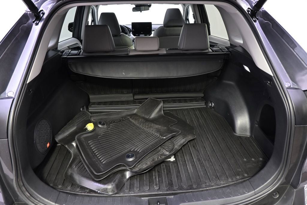 Used 2023 Toyota RAV4 XLE Premium image 19