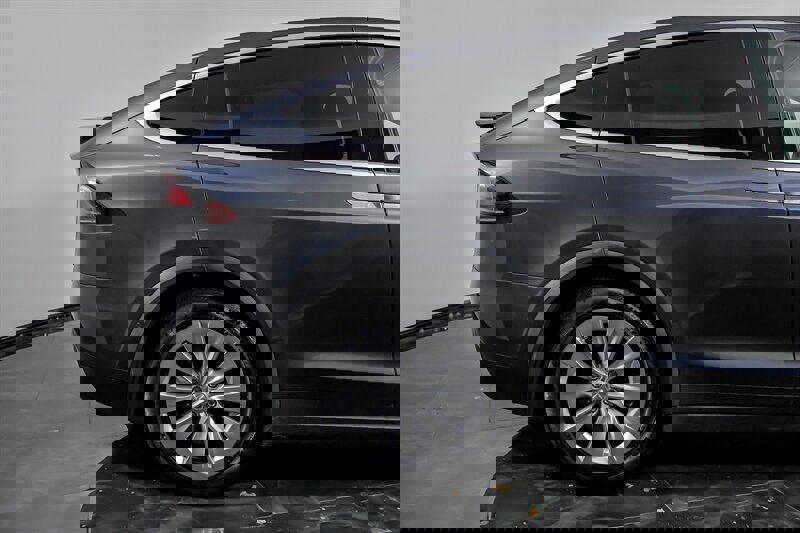 Used 2016 Tesla Model X 75D image 11