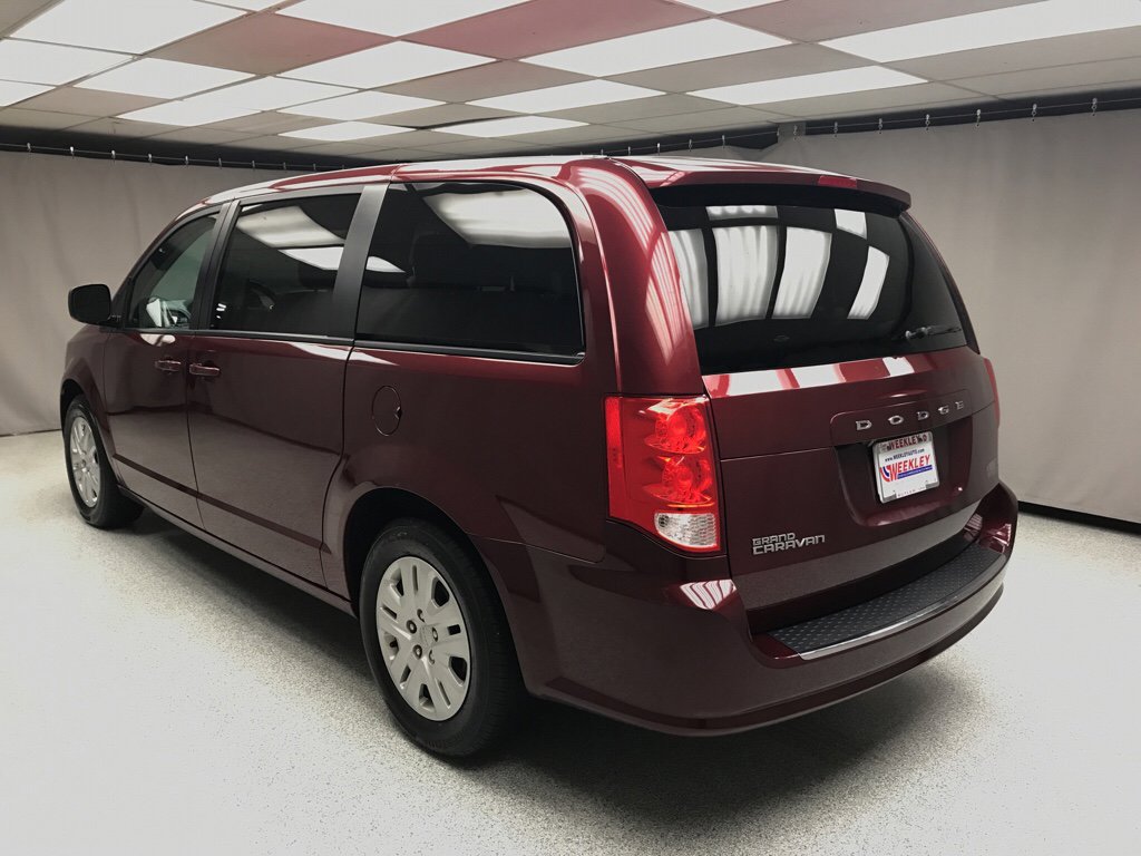 Used 2018 Dodge Grand Caravan SE image 2