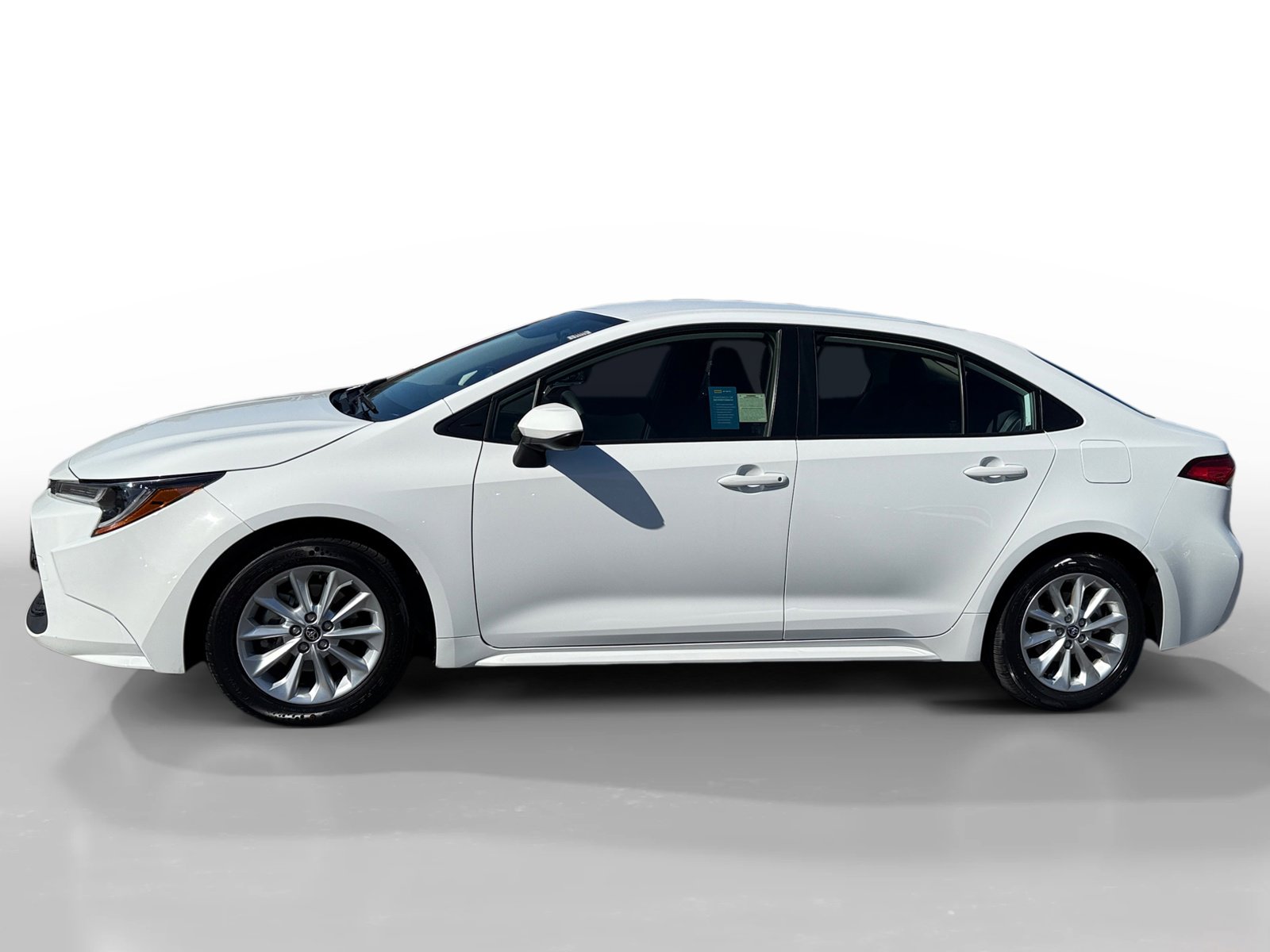 Used 2020 Toyota Corolla LE w/ LE Convenience Package FWD image 2