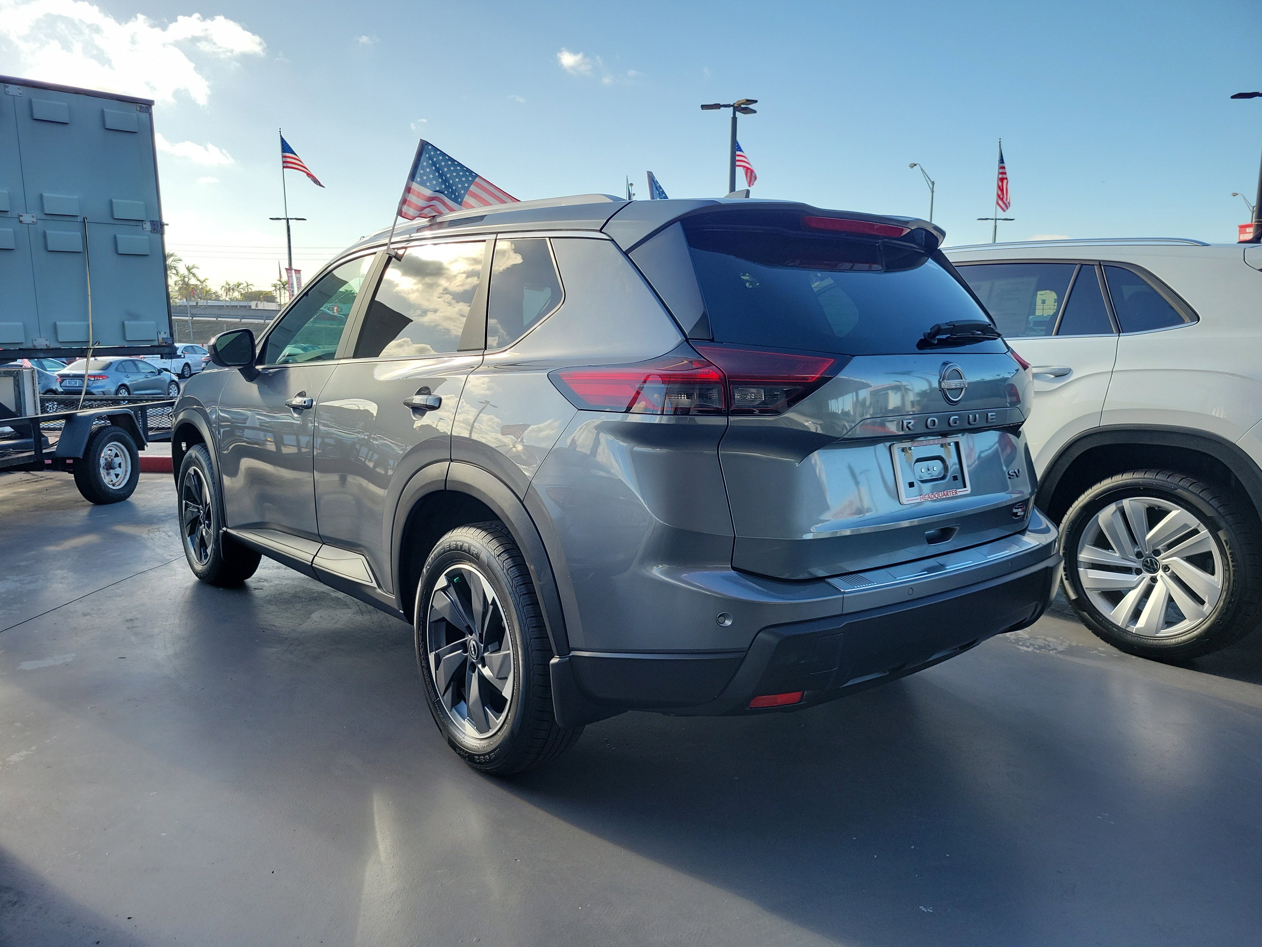 Used 2024 Nissan Rogue SV w/ SV Premium Package image 7