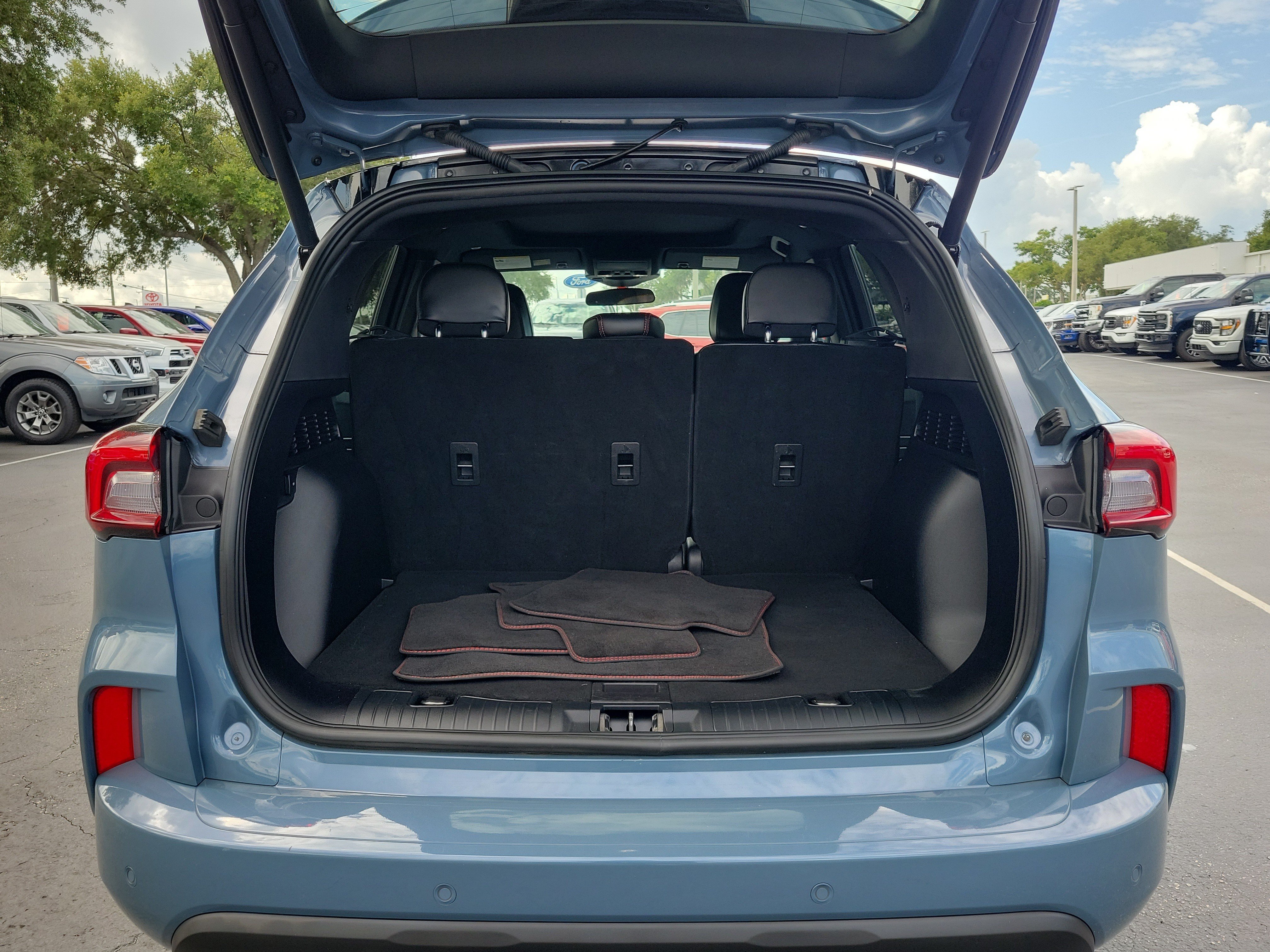 Certified 2023 Ford Escape ST-Line w/ Tech Pack #1 FWD image 9