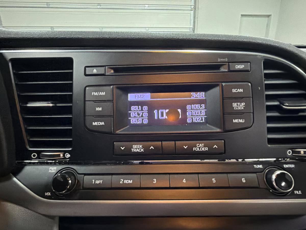 Used 2017 Hyundai Elantra SE FWD image 19