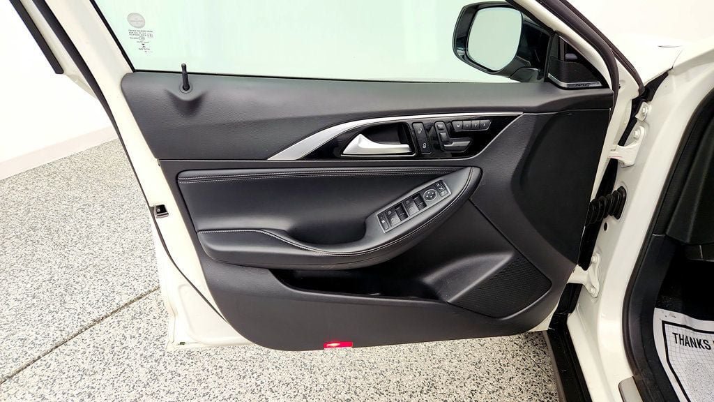 Used 2018 INFINITI QX30 AWD w/ Cargo Package image 11