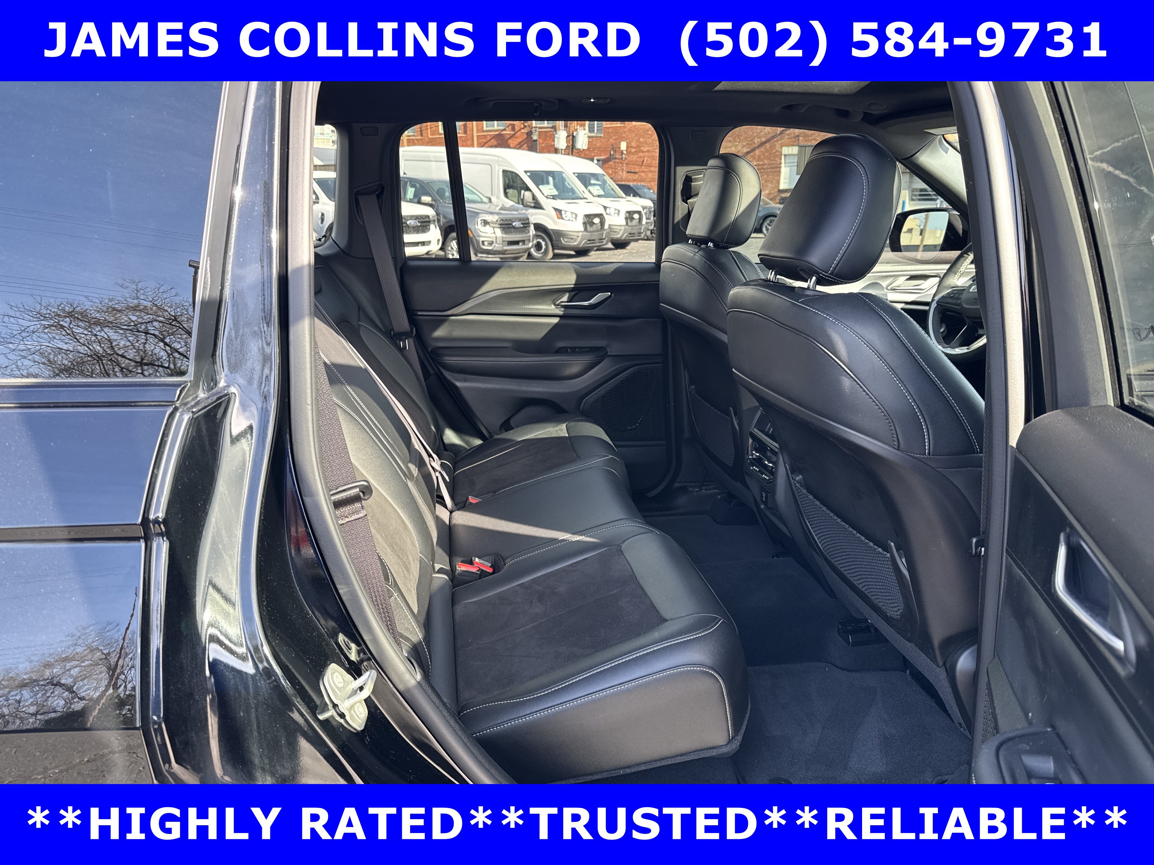 Used 2024 Jeep Grand Cherokee Altitude AWD/4WD image 15