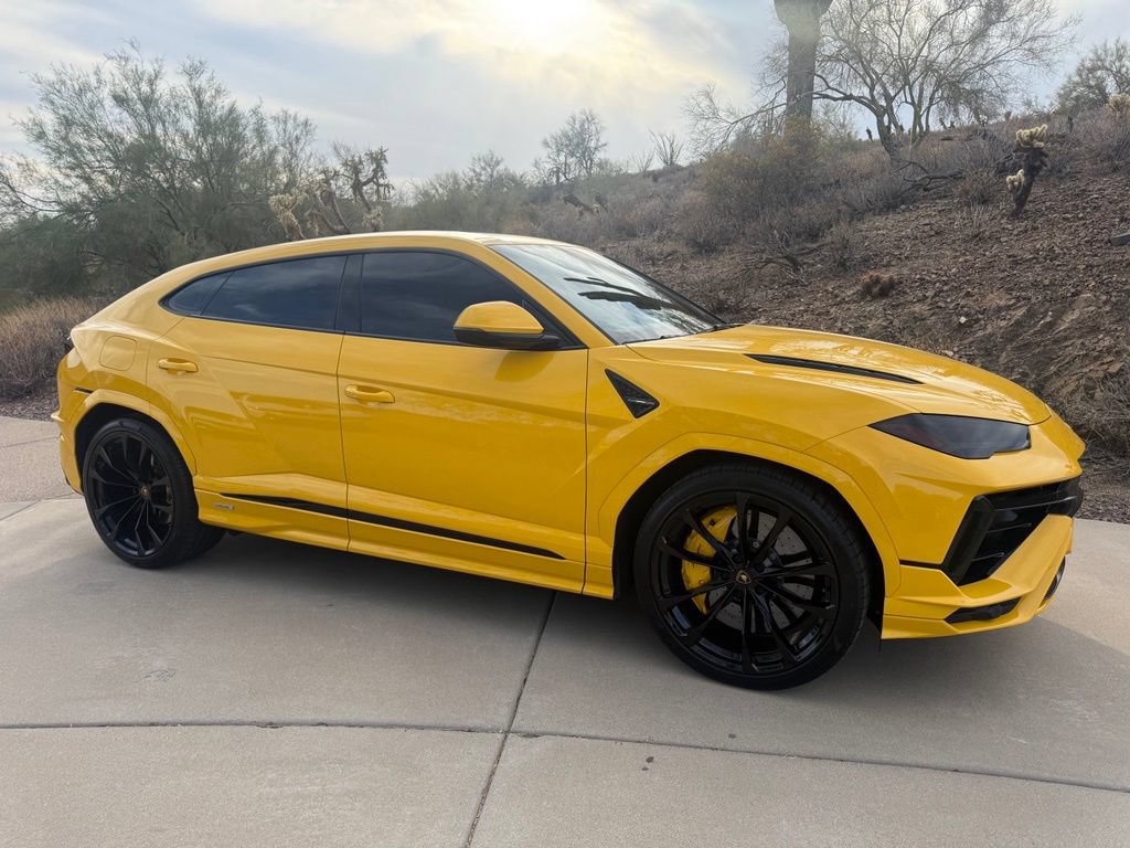 Used 2023 Lamborghini Urus S AWD/4WD image 3
