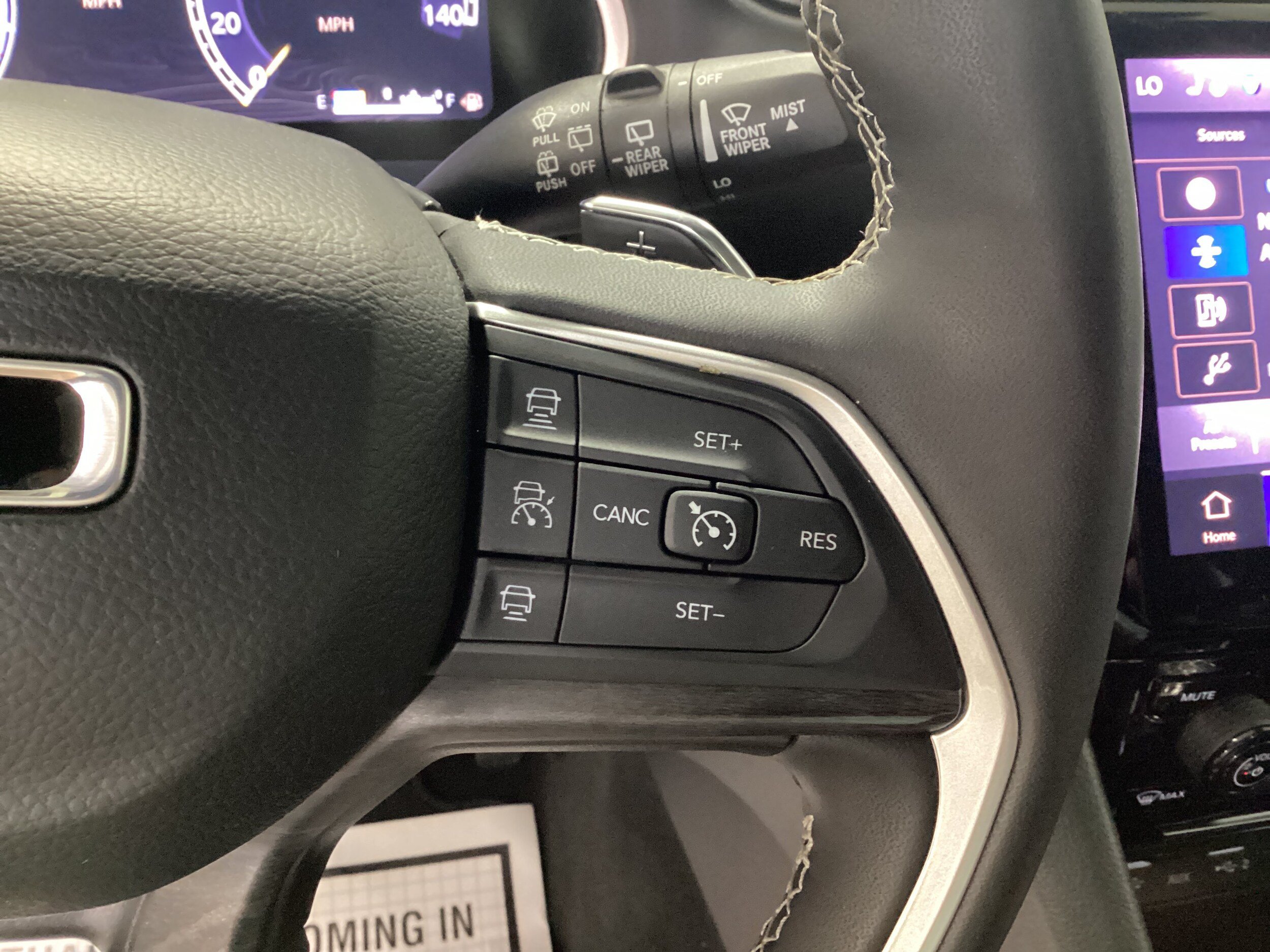 Used 2025 Jeep Grand Cherokee L Limited w/ Black Appearance Package AWD/4WD image 25