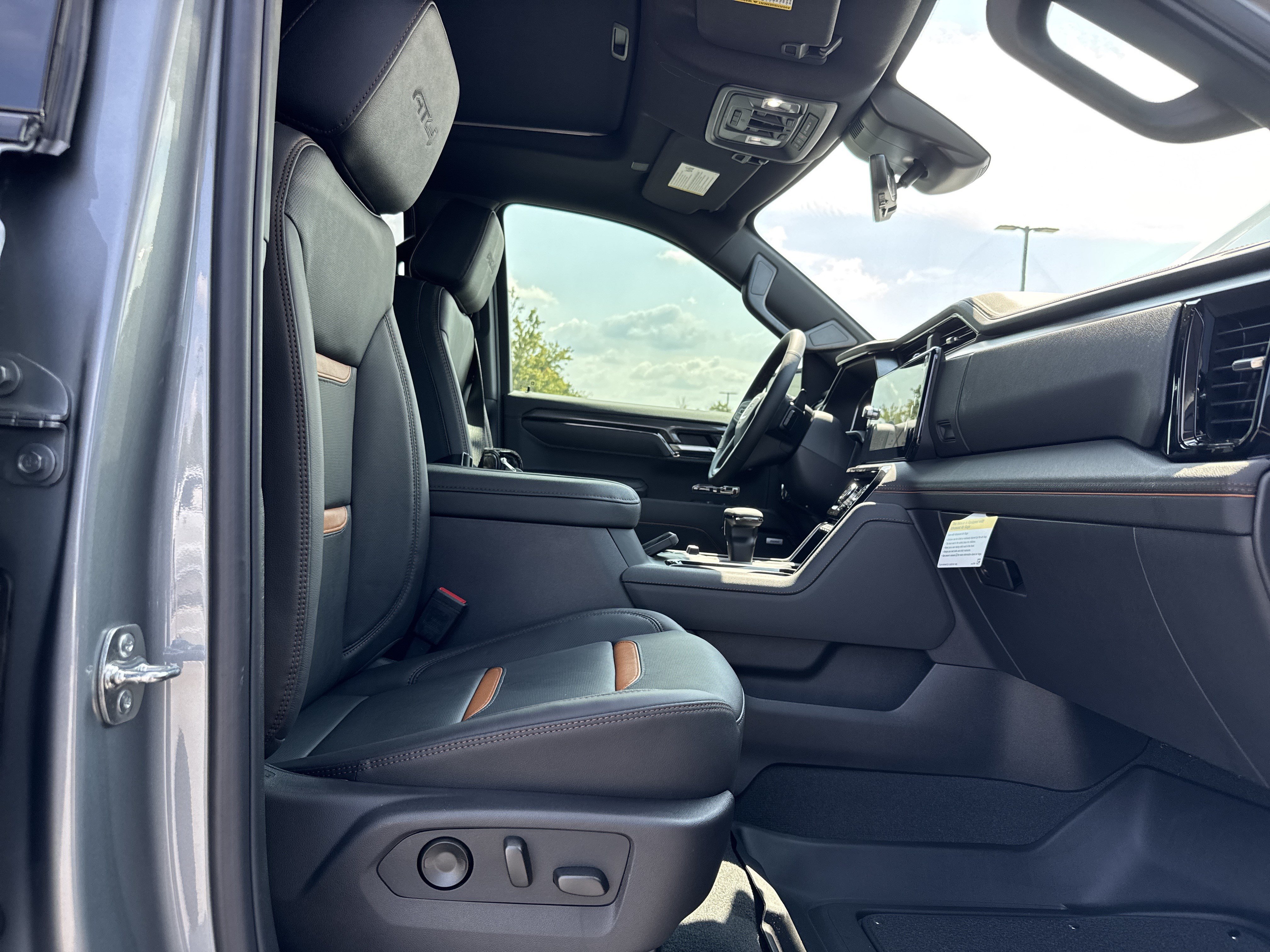 New 2026 GMC Sierra 1500 AT4 w/ AT4 Premium Package AWD/4WD image 33
