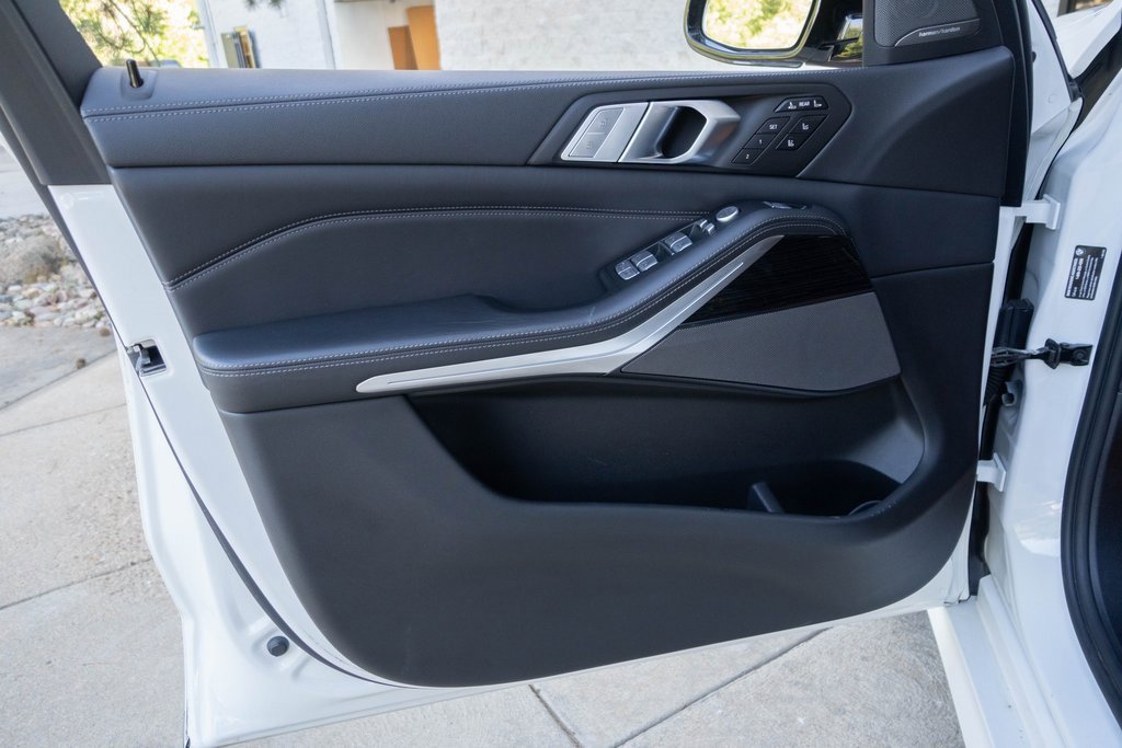 Used 2020 BMW X7 M50i w/ Dynamic Handling Package image 9