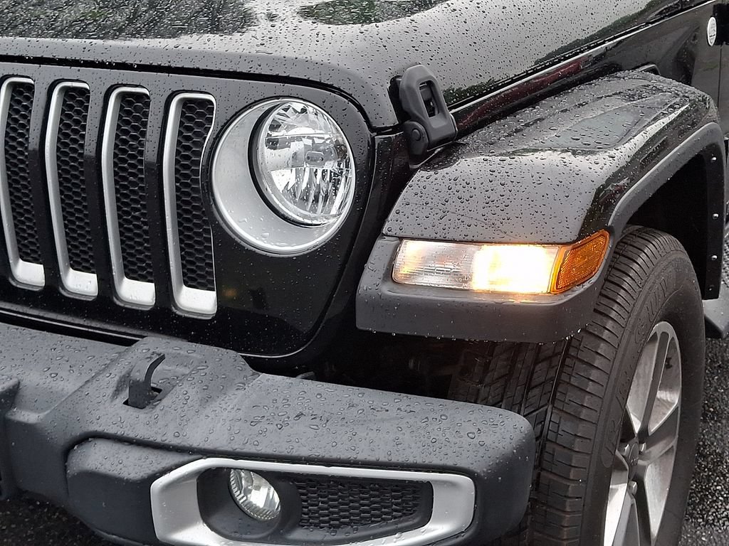 Used 2022 Jeep Wrangler Unlimited Sahara AWD/4WD image 9