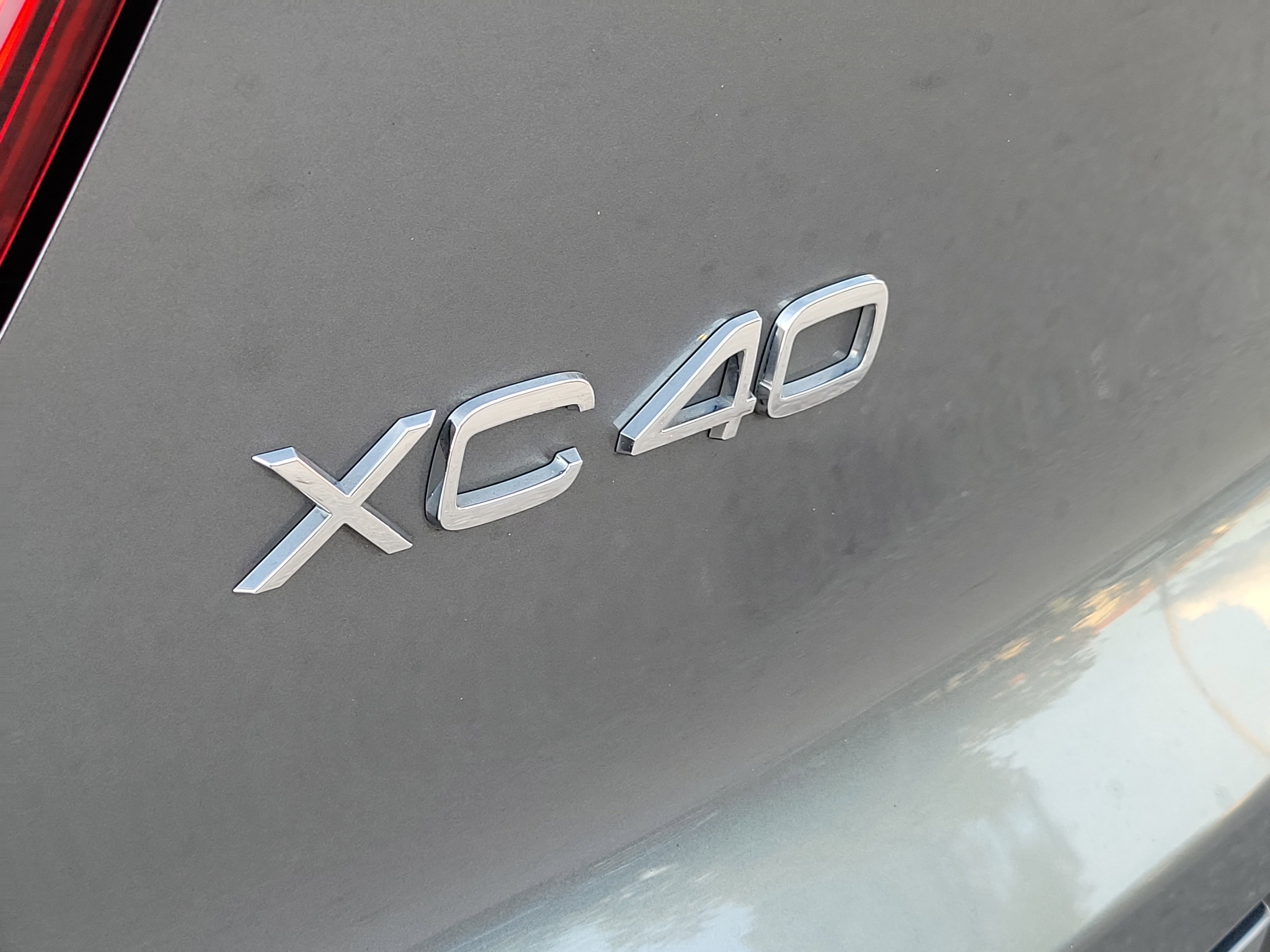 Used 2019 Volvo XC40 T5 R-Design image 11