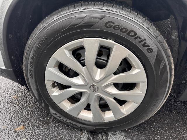 Used 2020 Nissan Rogue S image 32