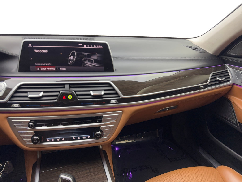 Used 2021 BMW 750i xDrive w/ Executive Package AWD/4WD image 57