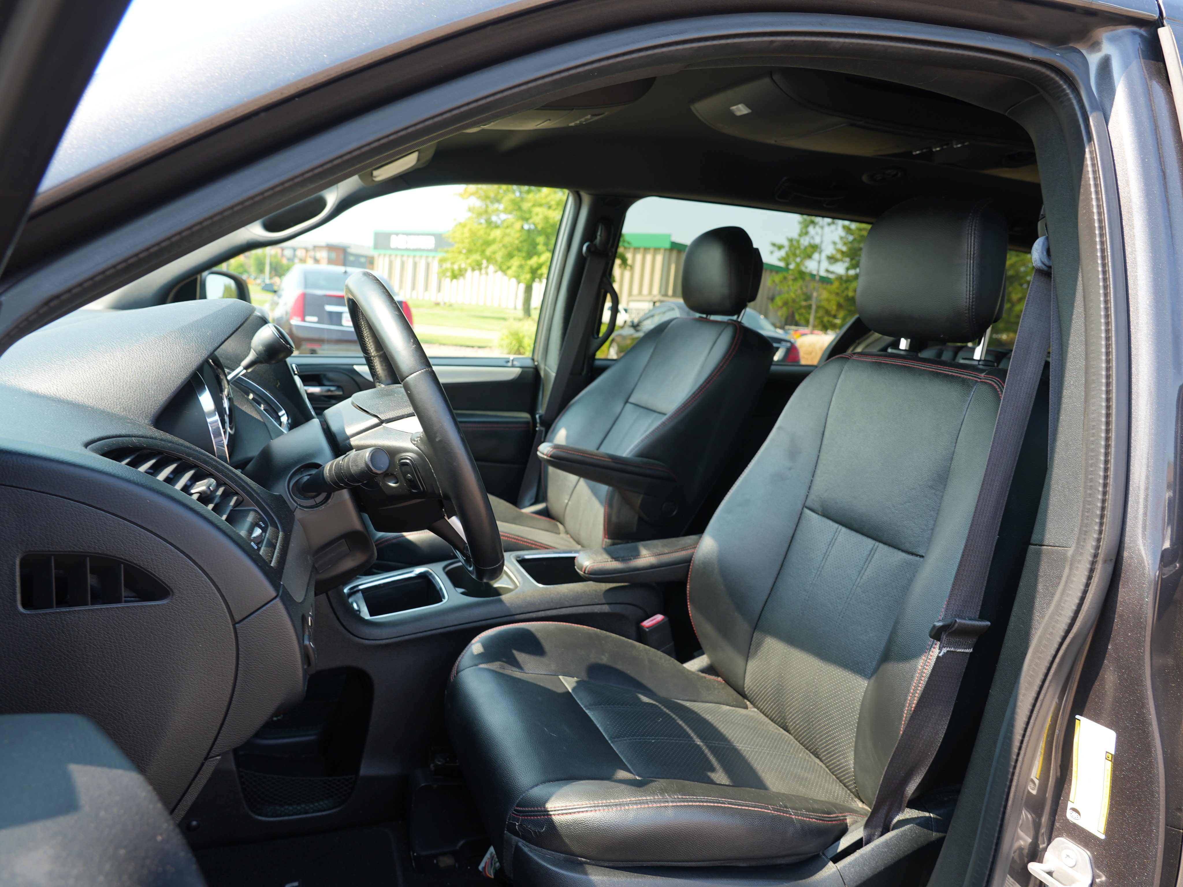 Used 2016 Dodge Grand Caravan R/T FWD image 12