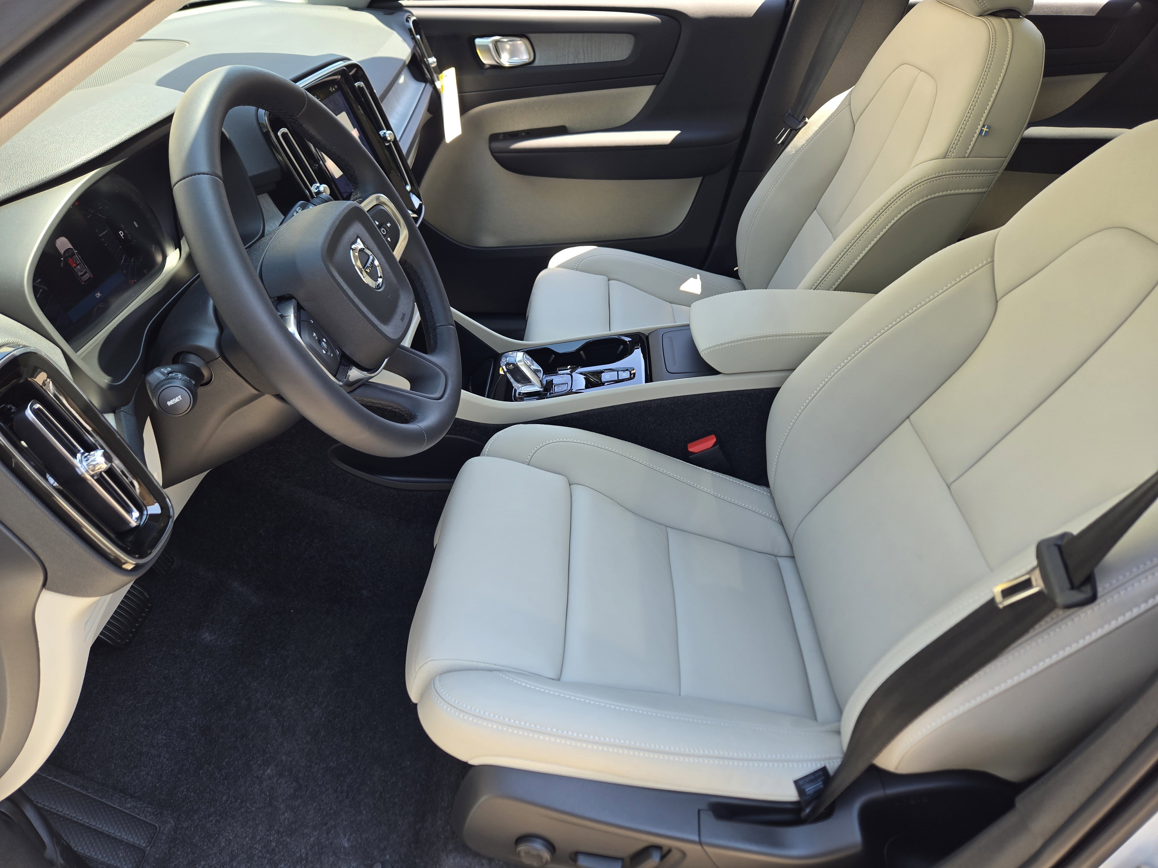 New 2026 Volvo XC40 B5 Plus w/ Protection Package Premier image 16