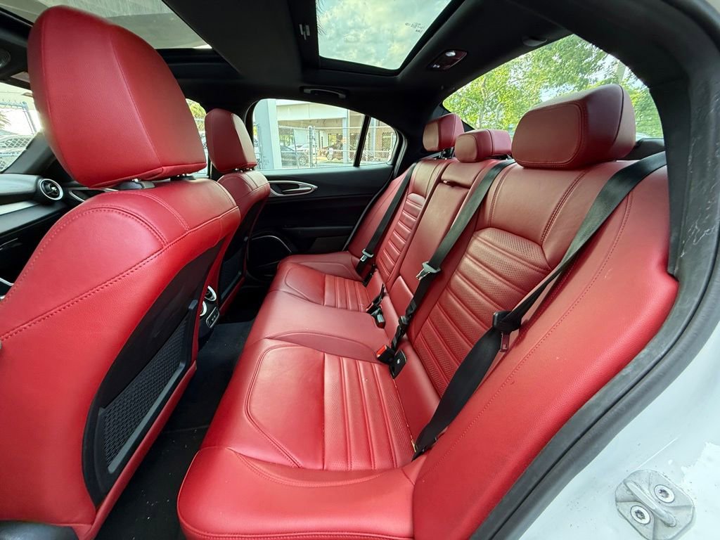 Used 2022 Alfa Romeo Giulia Veloce RWD image 10