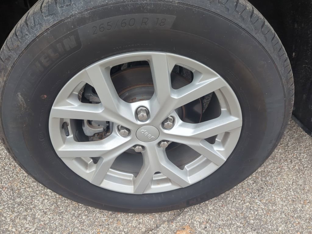 Used 2024 Jeep Grand Cherokee Limited image 11